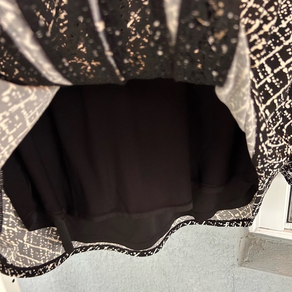 White House Black Market V-neck Stretchy Sheer Sleeves Lined Tunic Top Size XL - Picture 4 of 7